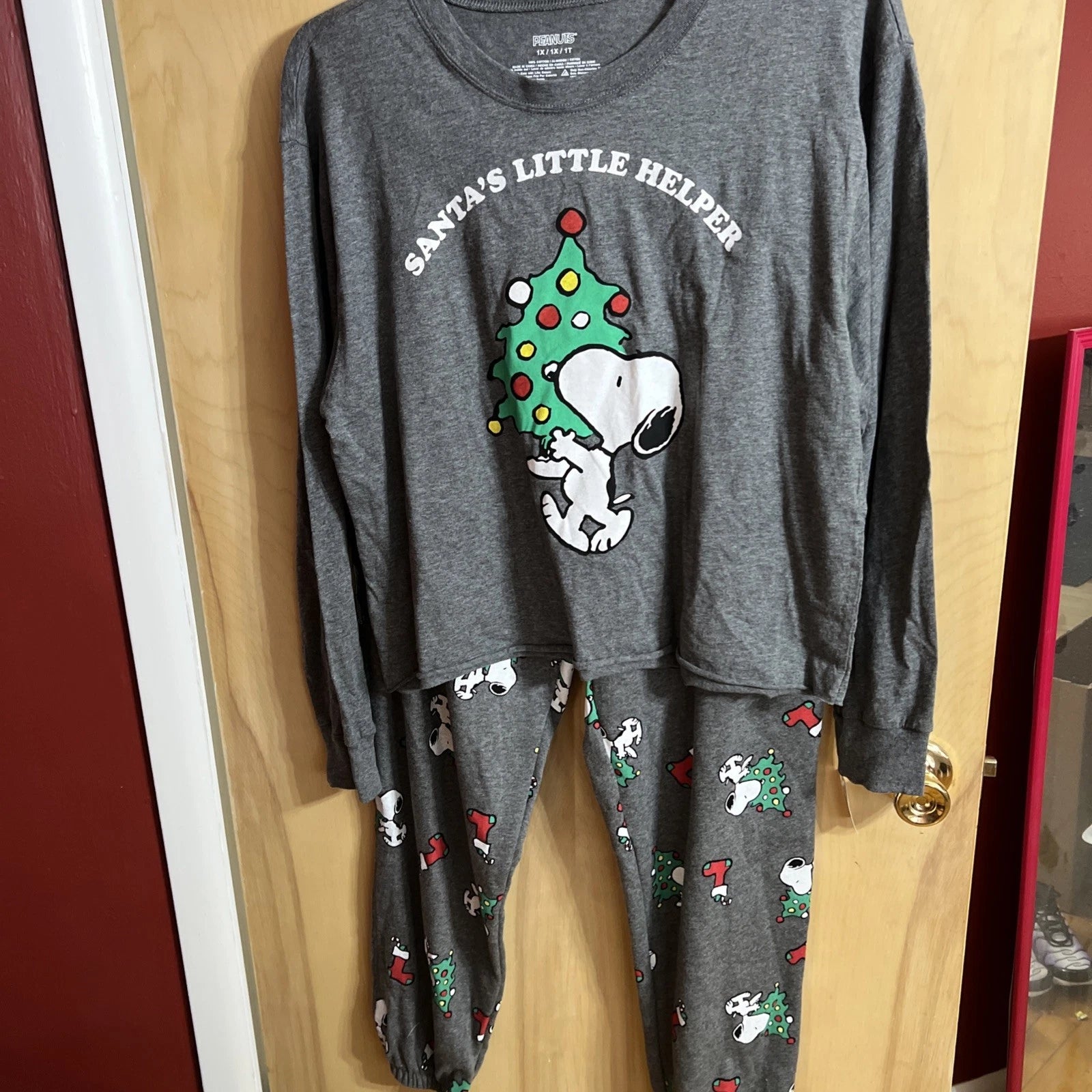 Peanuts Santa’s Little Helper Snoopy Pajama Set Size1X  Adults